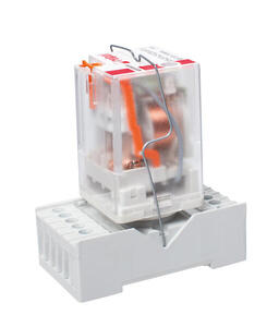 Przekaźnik R15 3p z gniazdem